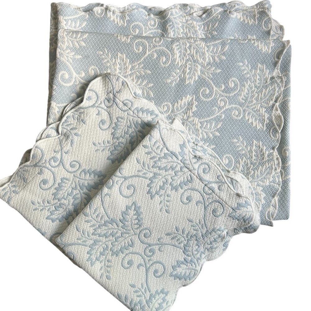 MARTHA STEWART Vintage Matelasse Coverlet and Pillow Shams. Full/Double